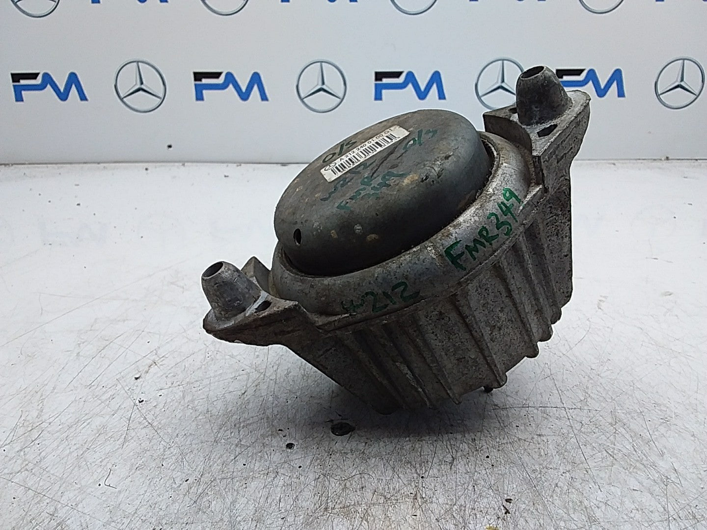 MERCEDES BENZ  E-CLASS  W212  ENGINE MOUNT RIGHT OS A2122400100 FMR349