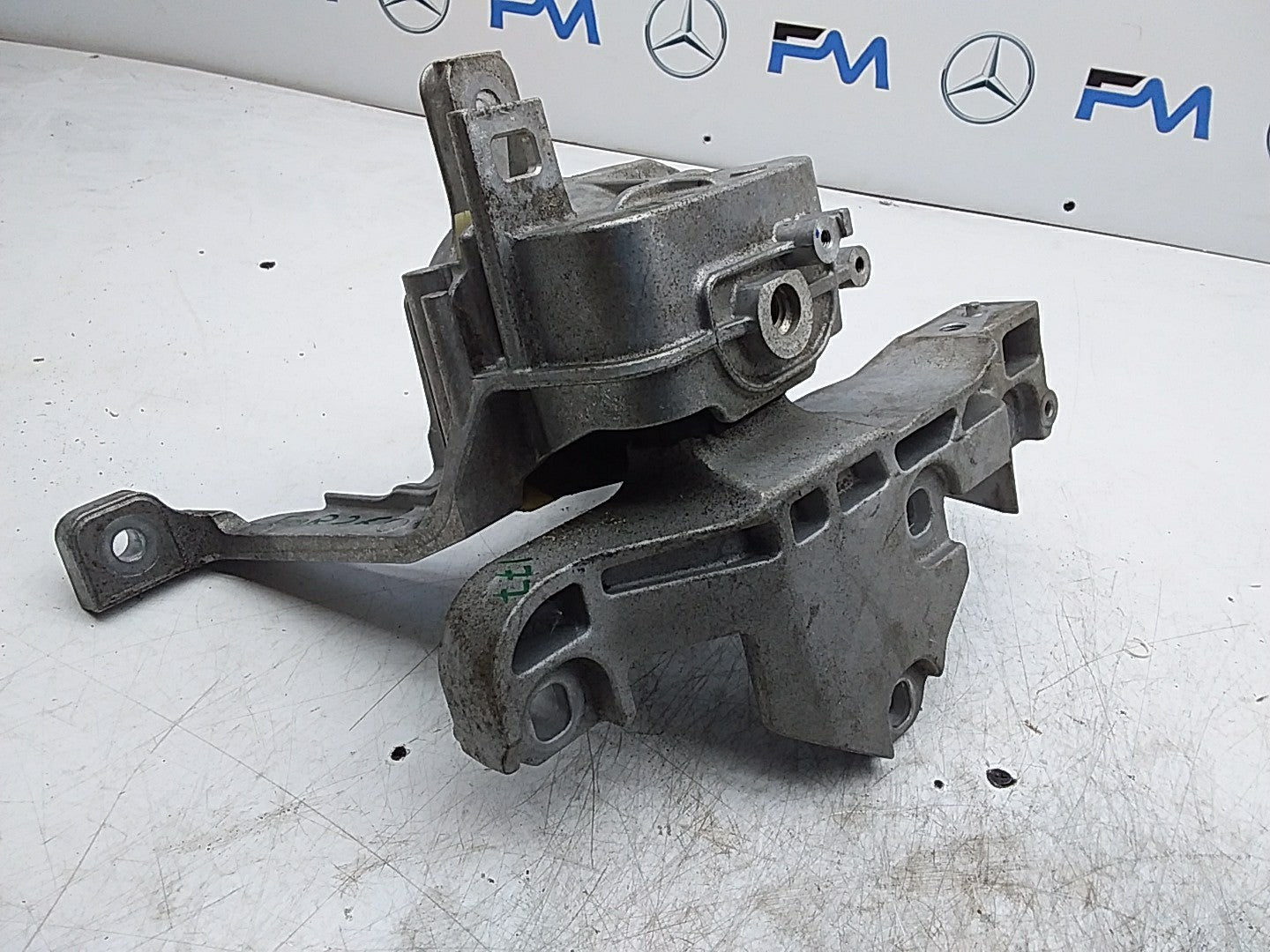 MERCEDES A-CLASS W177 ENGINE MOUNT BRACKET SUPPORT RIGHT A2472401800 FMR260