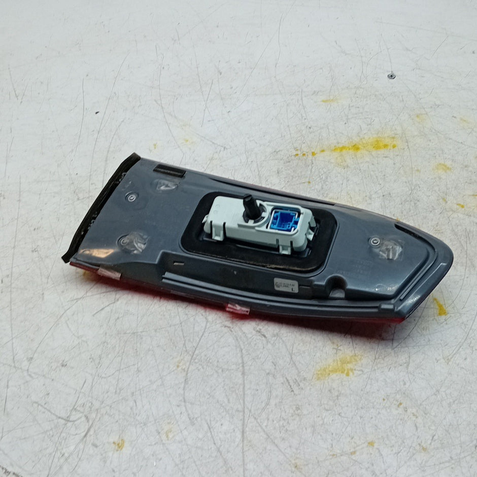 MERCEDES BENZ  E-CLASS W213 PASSENGER LEFT NS REAR INNER TAIL LIGHT FMT261