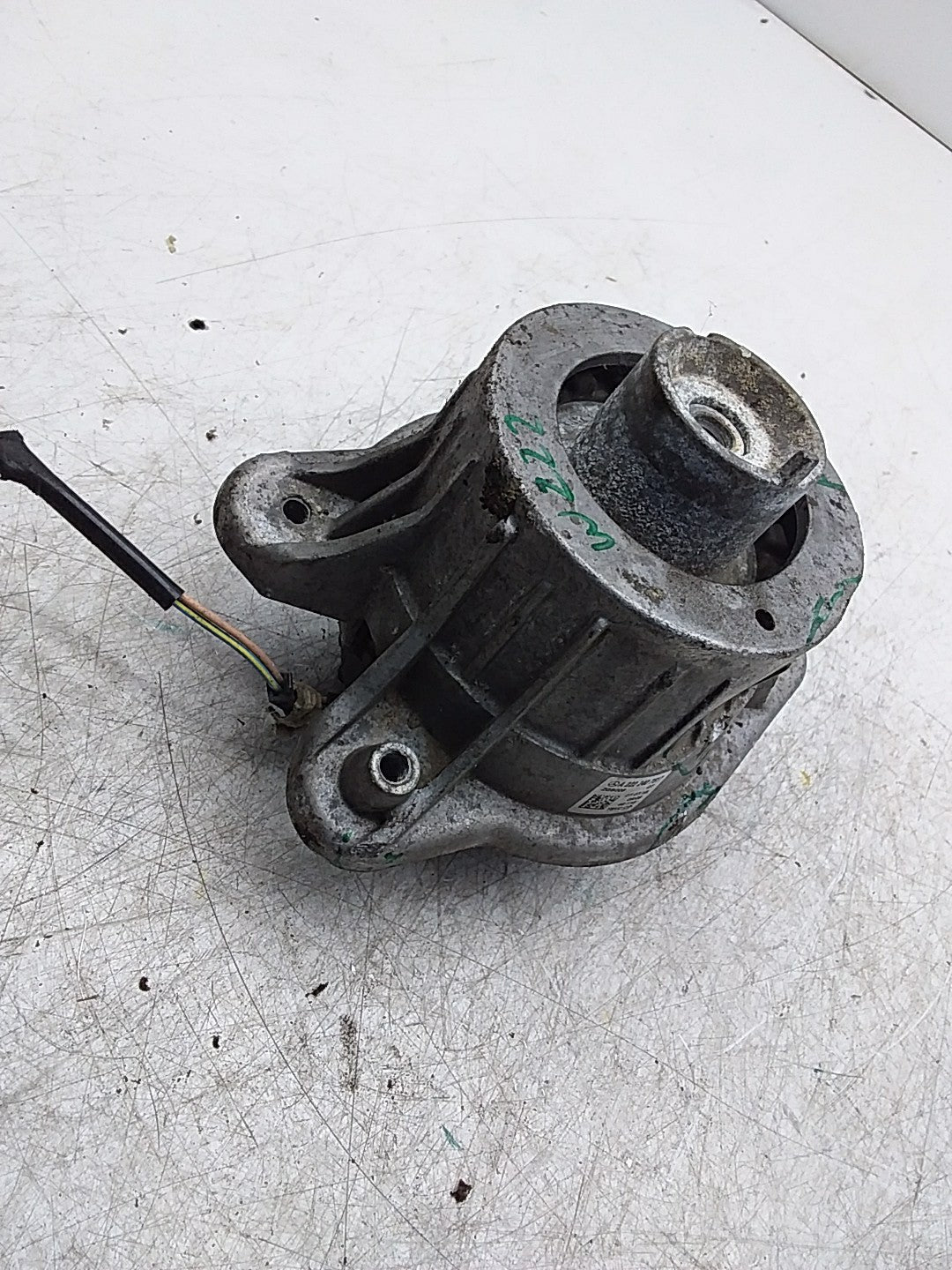 MERCEDES BENZ  S-CLASS W222  ENGINE MOUNT LEFT NS A2222407517 FMR326 (DAMAGED)