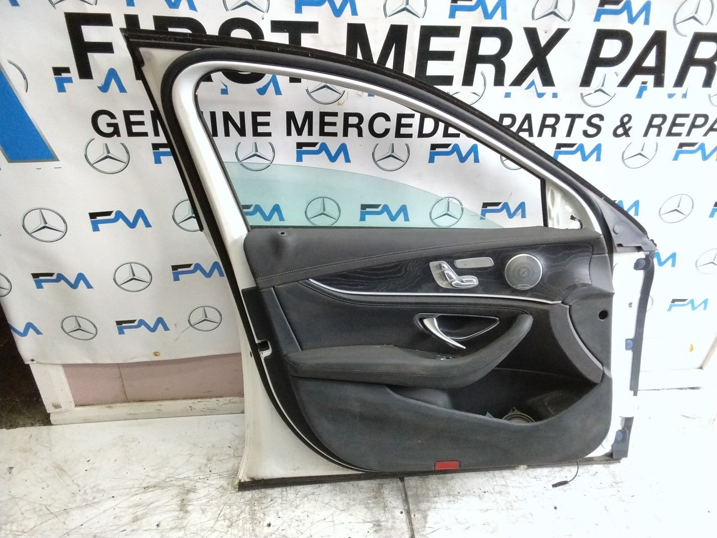 MERCEDES E-CLASS W213 SLN PASSENGER FRONT DOOR NSF WHITE 2016 ON COMPLETE FMD326