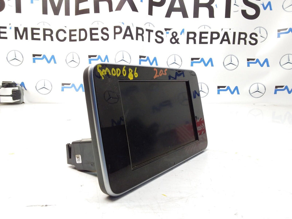 MERCEDES C-CLASS W205 2016 SAT NAV MULTIMEDIA SCREEN A2059004113 FM00686