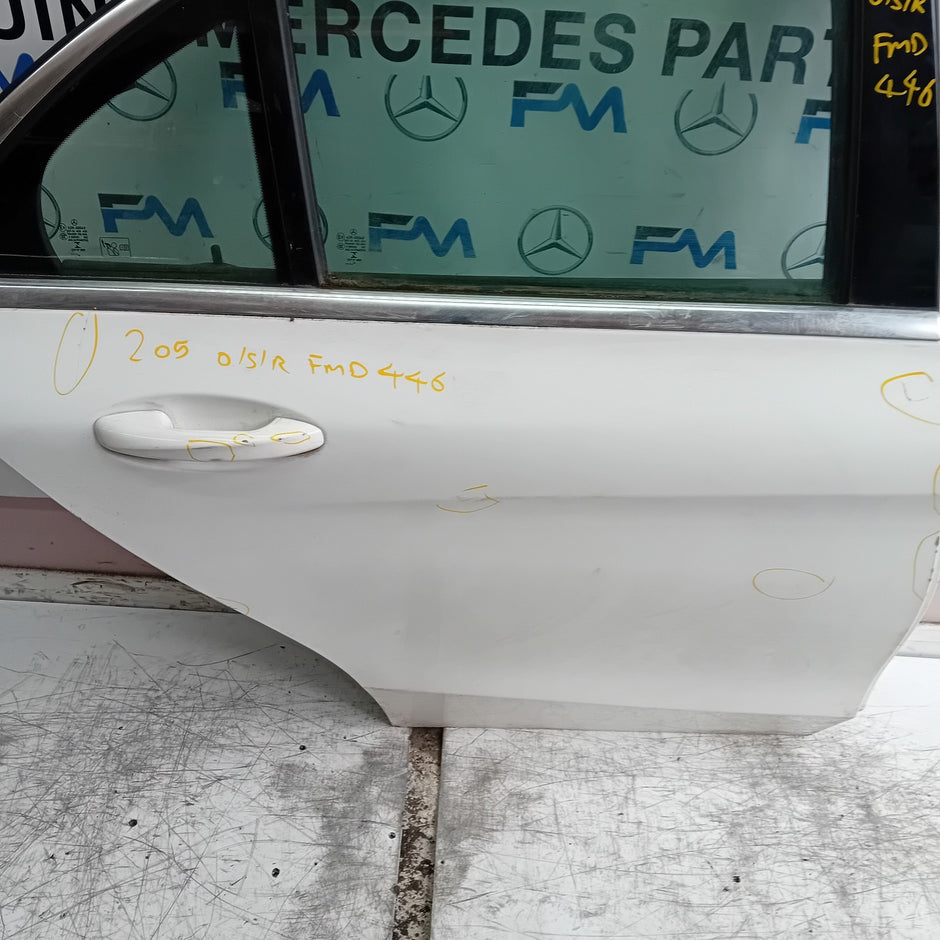 MERCEDES C-CLASS W205 DRIVER REAR DOOR OSR WHITE 2014 ON COMPLETE FMD446