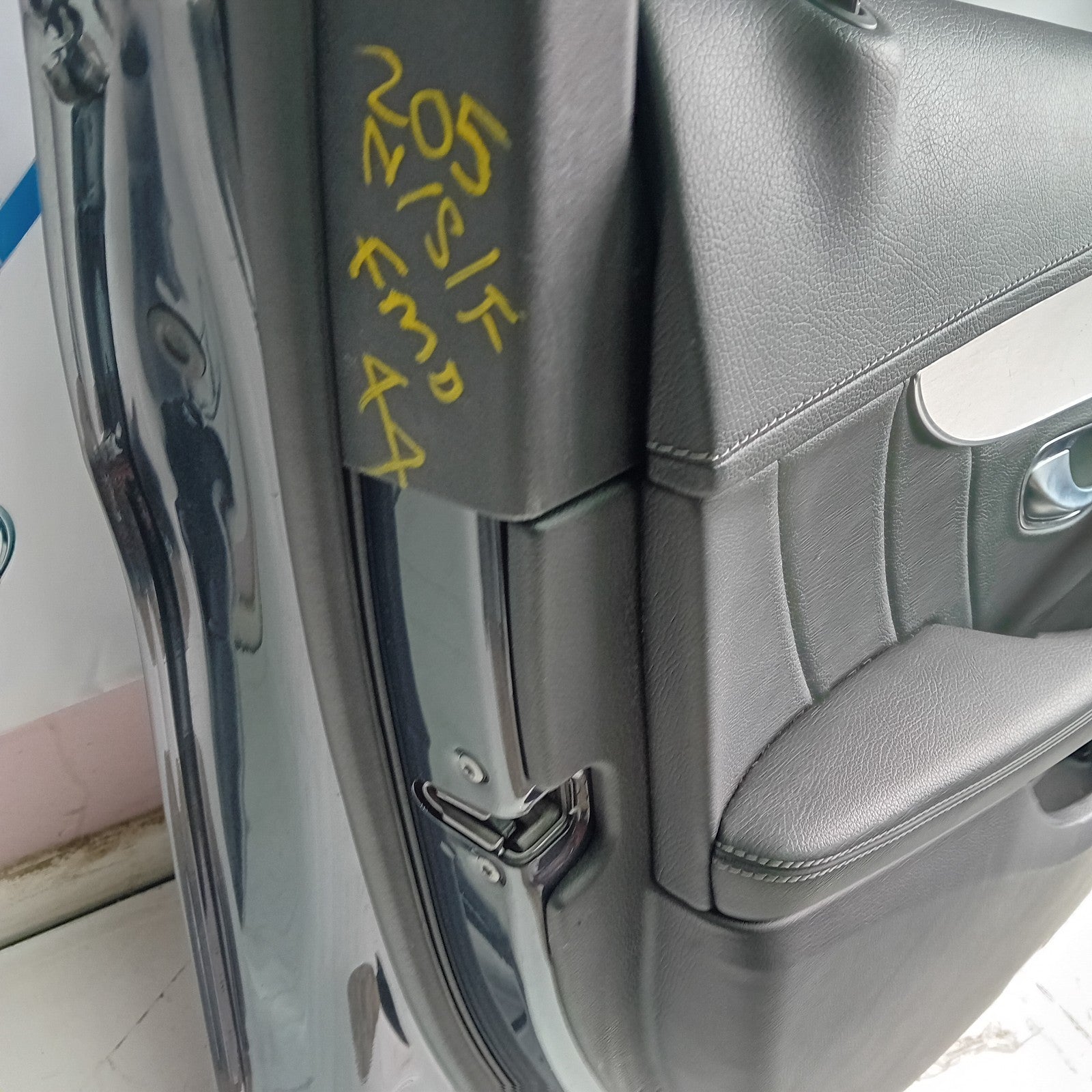 MERCEDES BENZ C-CLASS W205 PASSENGER SIDE FRONT DOOR N/S/F COMPLETE FMD44