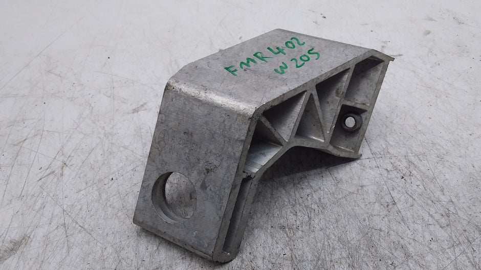 MERCEDES BENZ  C-CLASS  RADIATOR MOUNT BRACKET LEFT SIDE A2055014920 FMR402