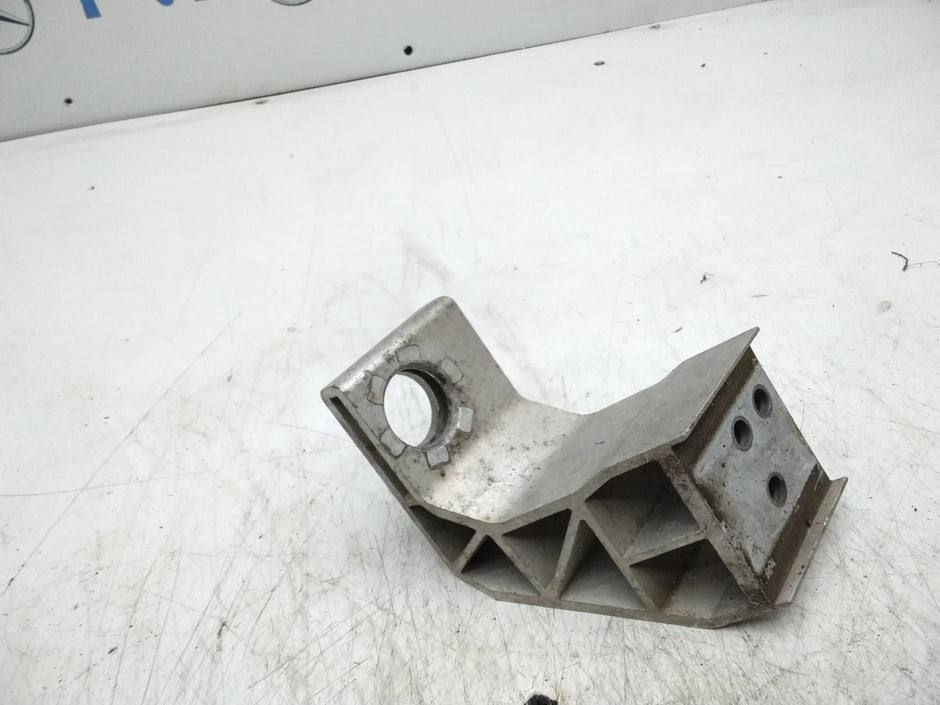 MERCEDES BENZ  C-CLASS W205 RADIATOR SUPPORT BRACKET LEFT FMR165