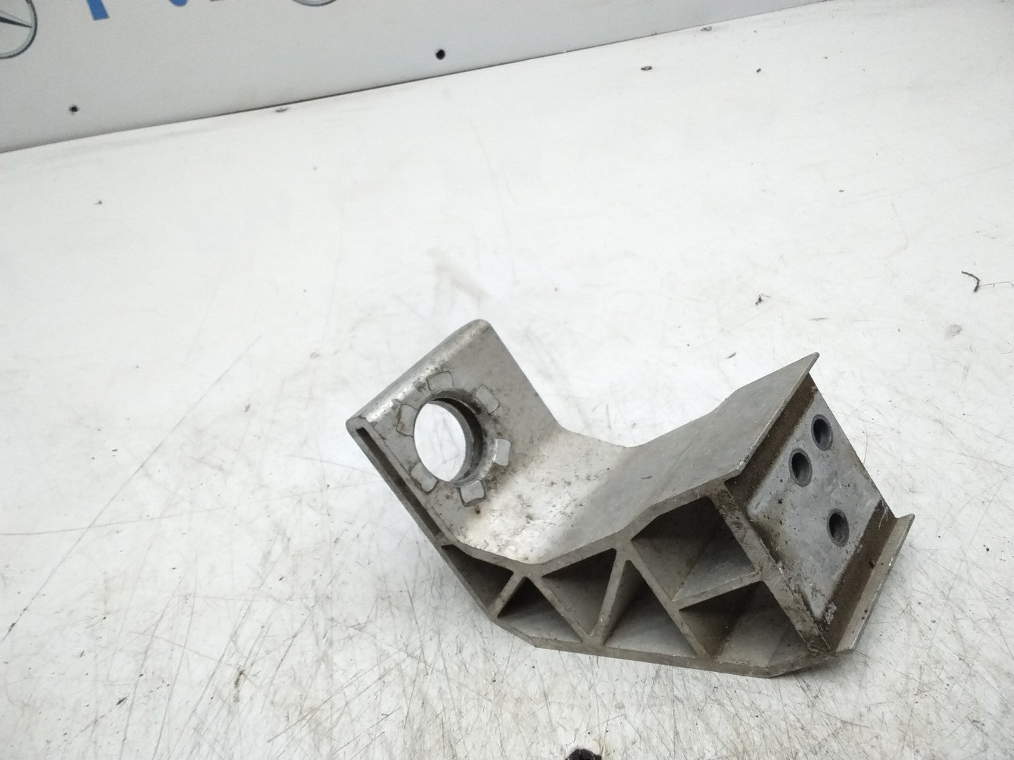 MERCEDES BENZ  C-CLASS W205 RADIATOR SUPPORT BRACKET LEFT FMR165
