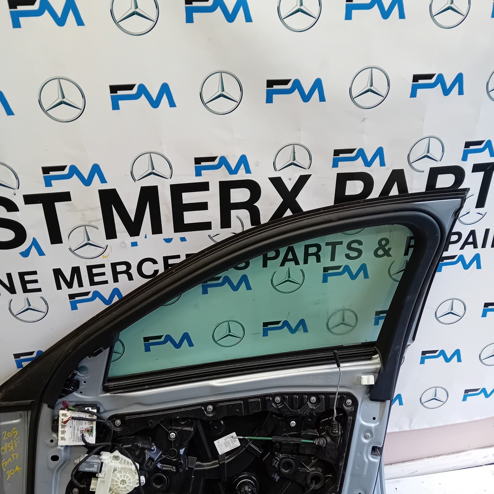 MERCEDES BENZ C-CLASS W205 SALOON DRIVER  FRONT DOOR OSF SILVER 2014 ON  FMD204