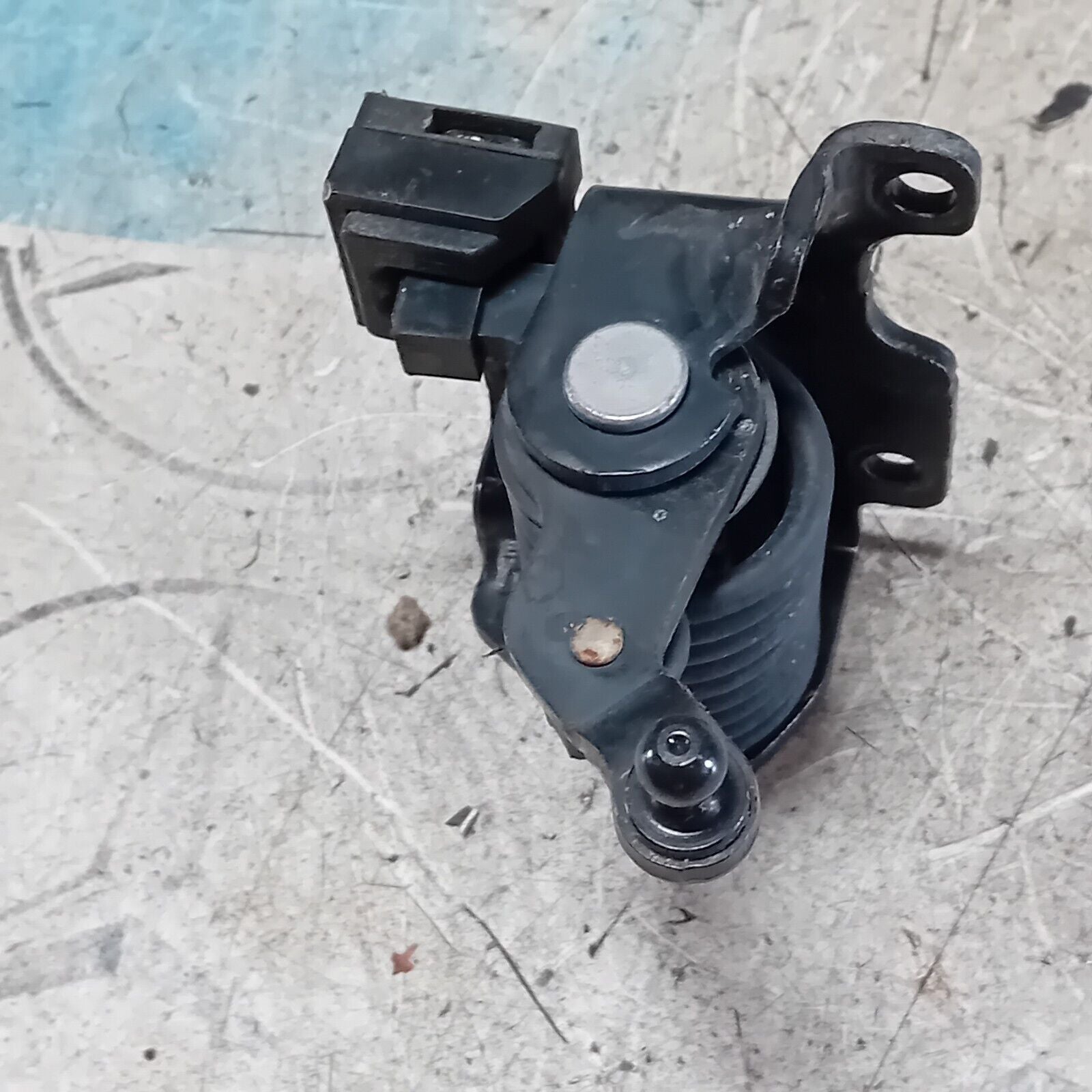 2016 MERCEDES C CLASS A205 CABRIO RIGHT DRIVER SIDE BOOTLID HINGE A2057580204