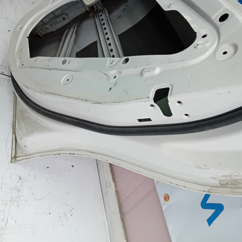 MERCEDES BENZ A-CLASS W176 DRIVER SIDE REAR DOOR O/S/R INCOMPLETE WHITE FMD29 