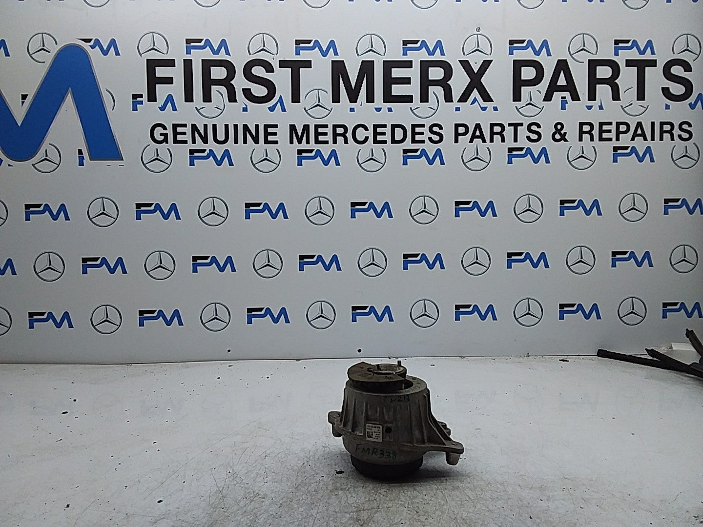MERCEDES BENZ  E-CLASS W213  ENGINE MOUNT LEFT NS A2132400700 FMR338