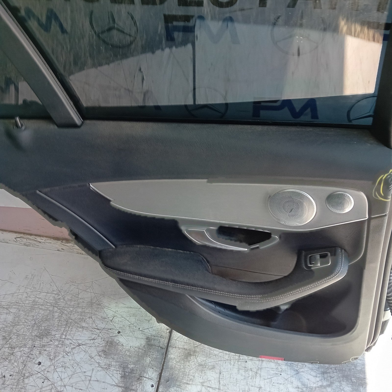 MERCEDES C-CLASS W205 PASSENGER REAR DOOR NSR 2014 GREY COMPLETE FMD487