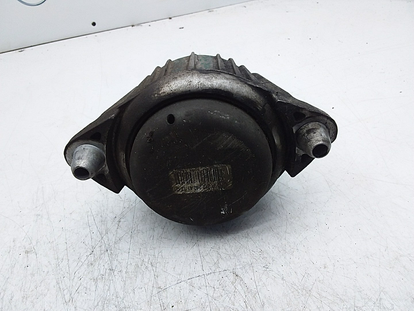 MERCEDES BENZ  E-CLASS  W212  ENGINE MOUNT LEFT NS A2122404117 FMR350