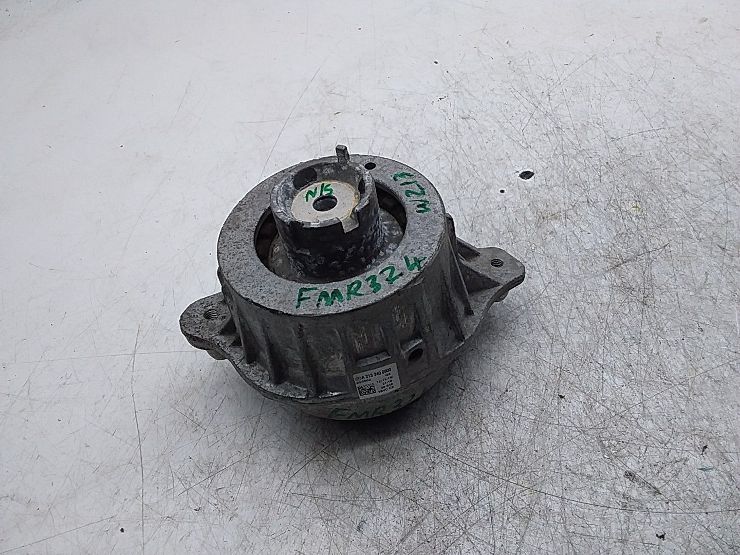 MERCEDES BENZ  E-CLASS W213  ENGINE MOUNT LEFT NS A2132400500 FMR324