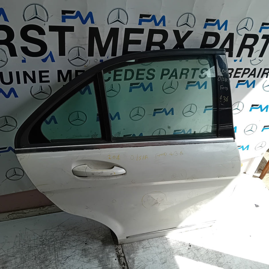 MERCEDES C-CLASS W204 SLN DRIVER REAR DOOR OSR WHITE COMPLETE 2009-2014 FMD436