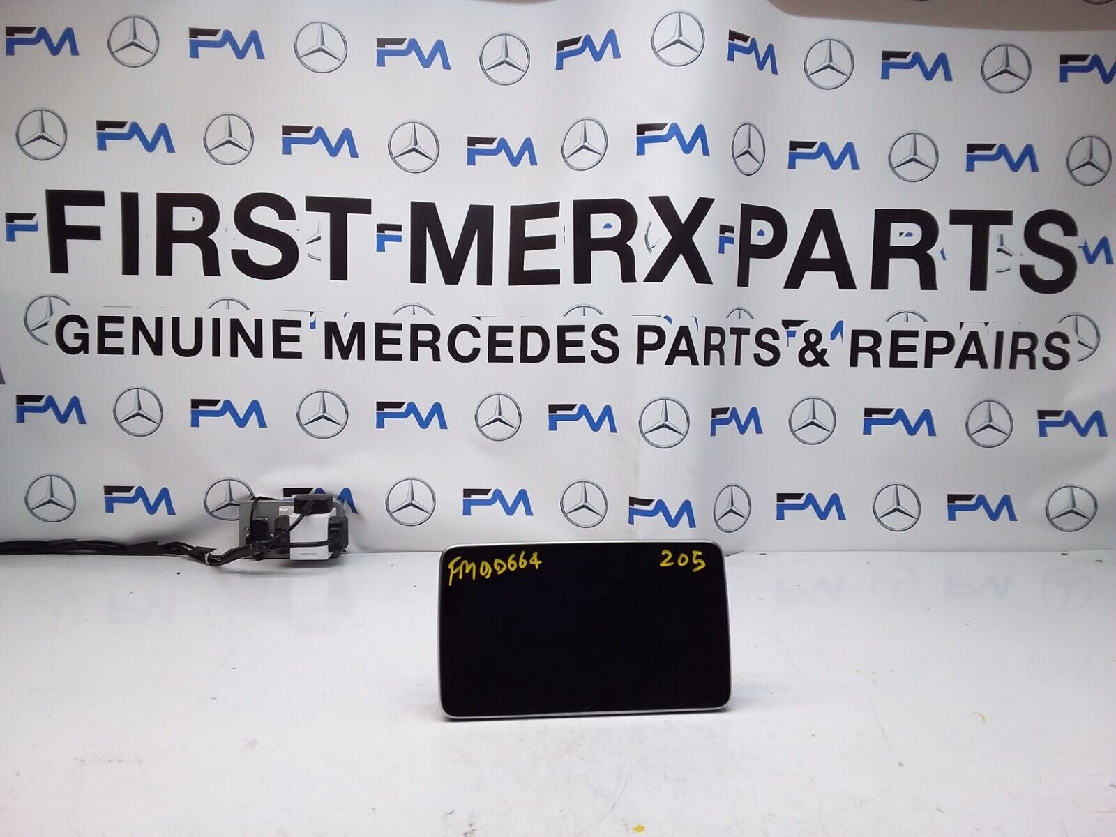 MERCEDES C-CLASS W205 2015 SAT NAV MULTIMEDIA SCREEN A2059002211 FM00664