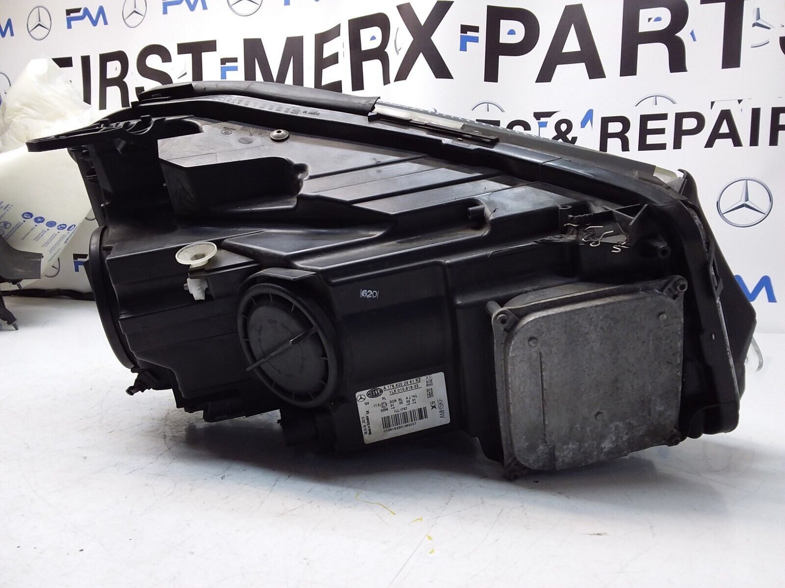 2016 MERCEDES A-CLASS W176 HEADLIGHT PASSENGER NS A1768202961 FMH114 (Damaged)