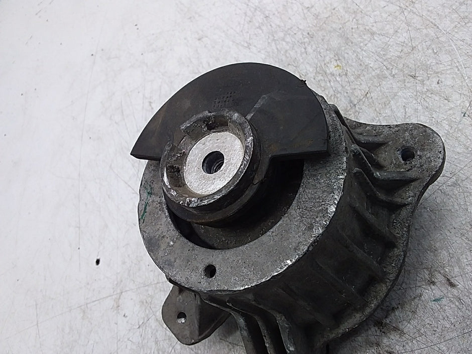 MERCEDES BENZ  E-CLASS  W213  ENGINE MOUNT LEFT NS A2132400500 FMR355