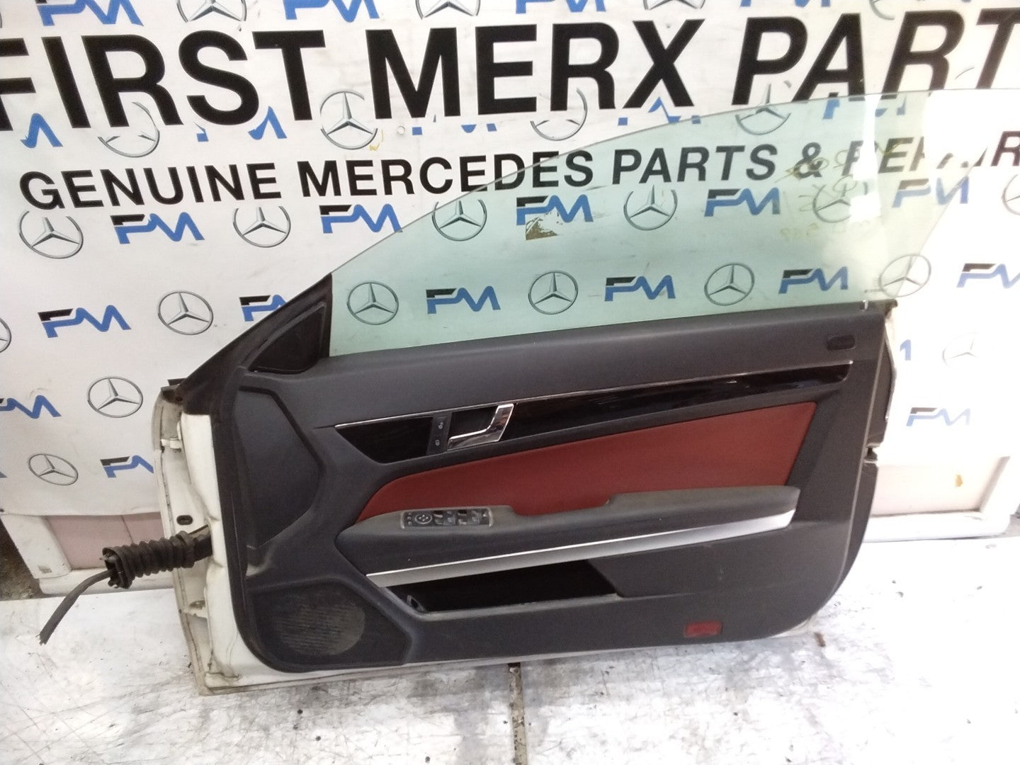 MERCEDES E-CLASS W207  DRIVER FRONT DOOR OSF WHITE 2009-16 COMPLETE FMD569