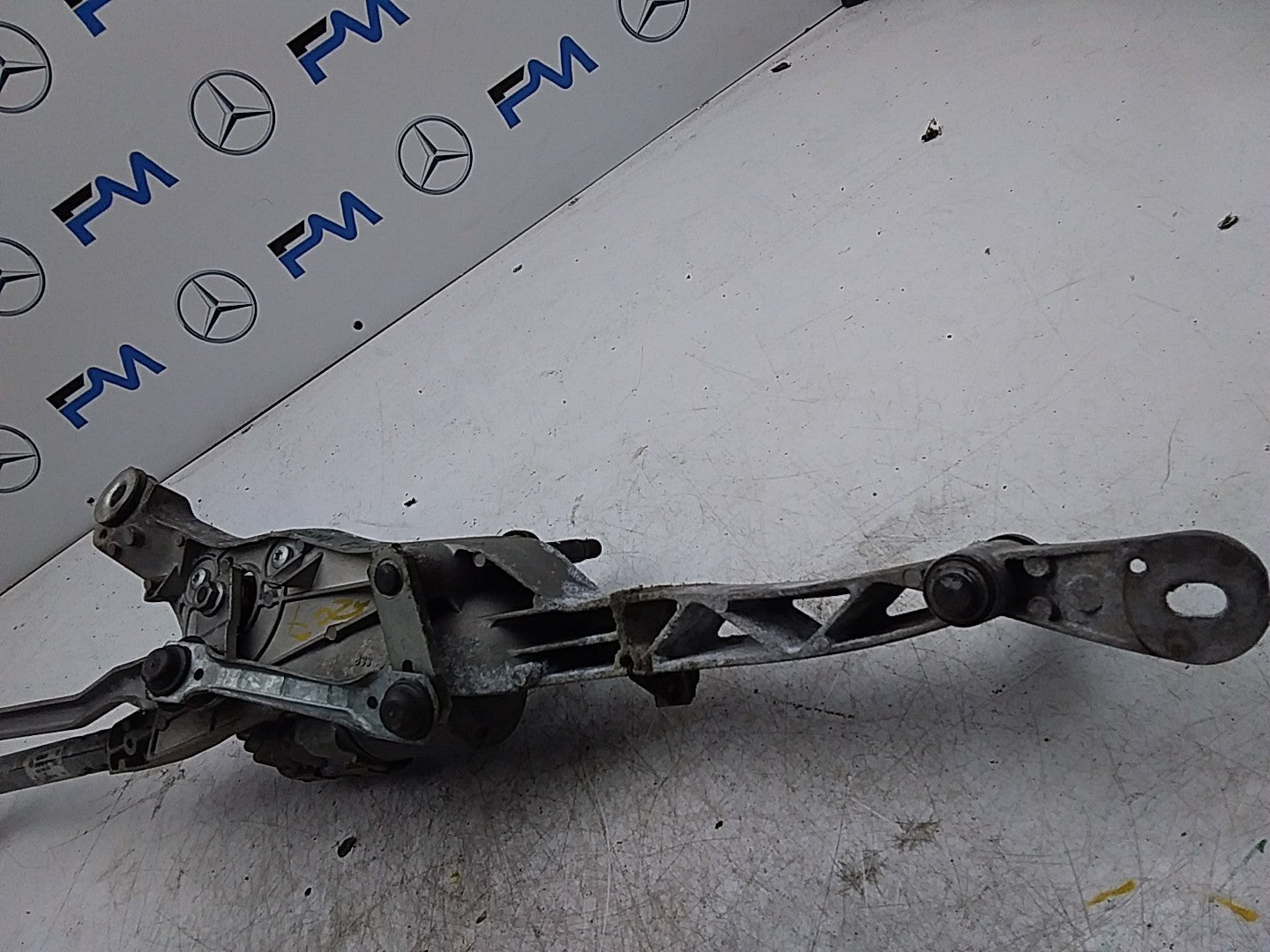 MERCEDES C-CLS W204 WIND SCREEN WIPER LINKAGE AND MOTOR A2048201140 FMR299