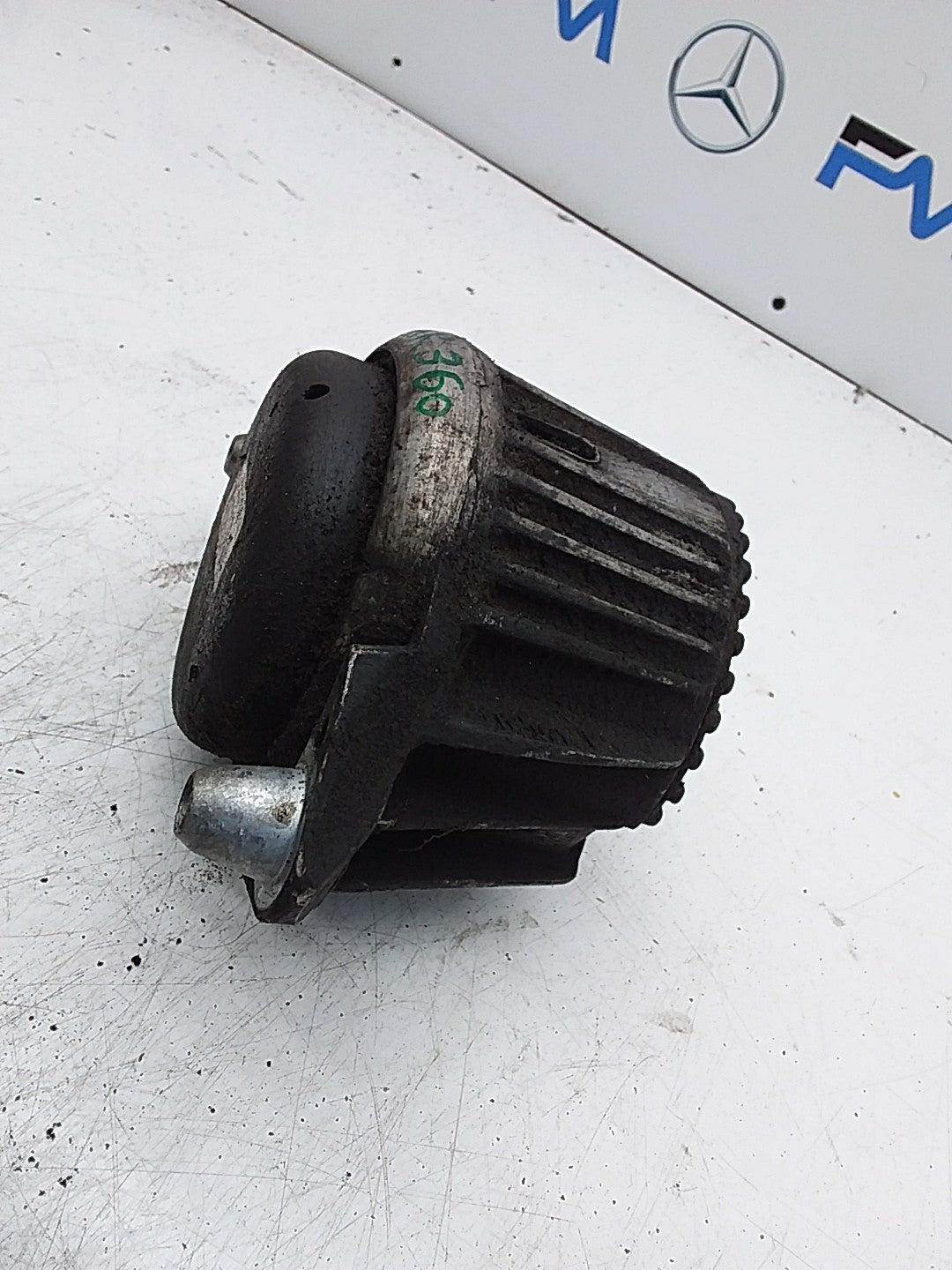 MERCEDES BENZ  E-CLASS  W212  ENGINE MOUNT LEFT NS A2122406317 FMR360