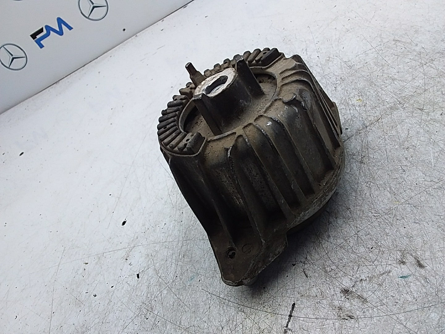 MERCEDES BENZ  E-CLASS  W212  ENGINE MOUNT RIGHT OS A2122406417 FMR356