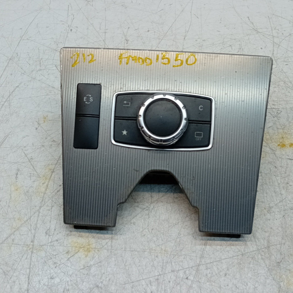 MERCEDES E CLASS W212  SAT NAV MULTIMEDIA  SWITCH A2126806993 2016 FM001550
