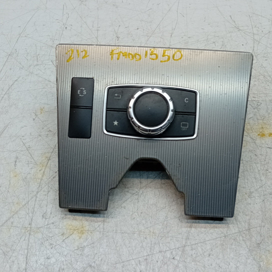 MERCEDES E CLASS W212  SAT NAV MULTIMEDIA  SWITCH A2126806993 2016 FM001550