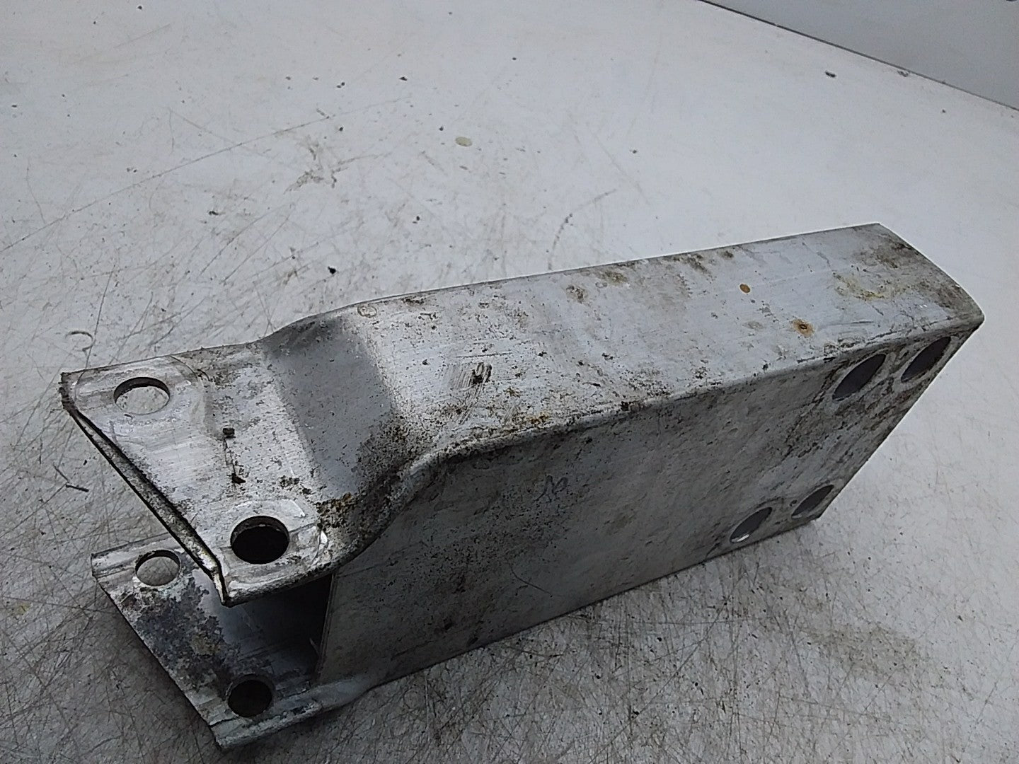 MERCEDES C-CLASS W205 BUMPER REINFORCEMENT BRACKET RIGHT SIDE A2056200495 FMR272