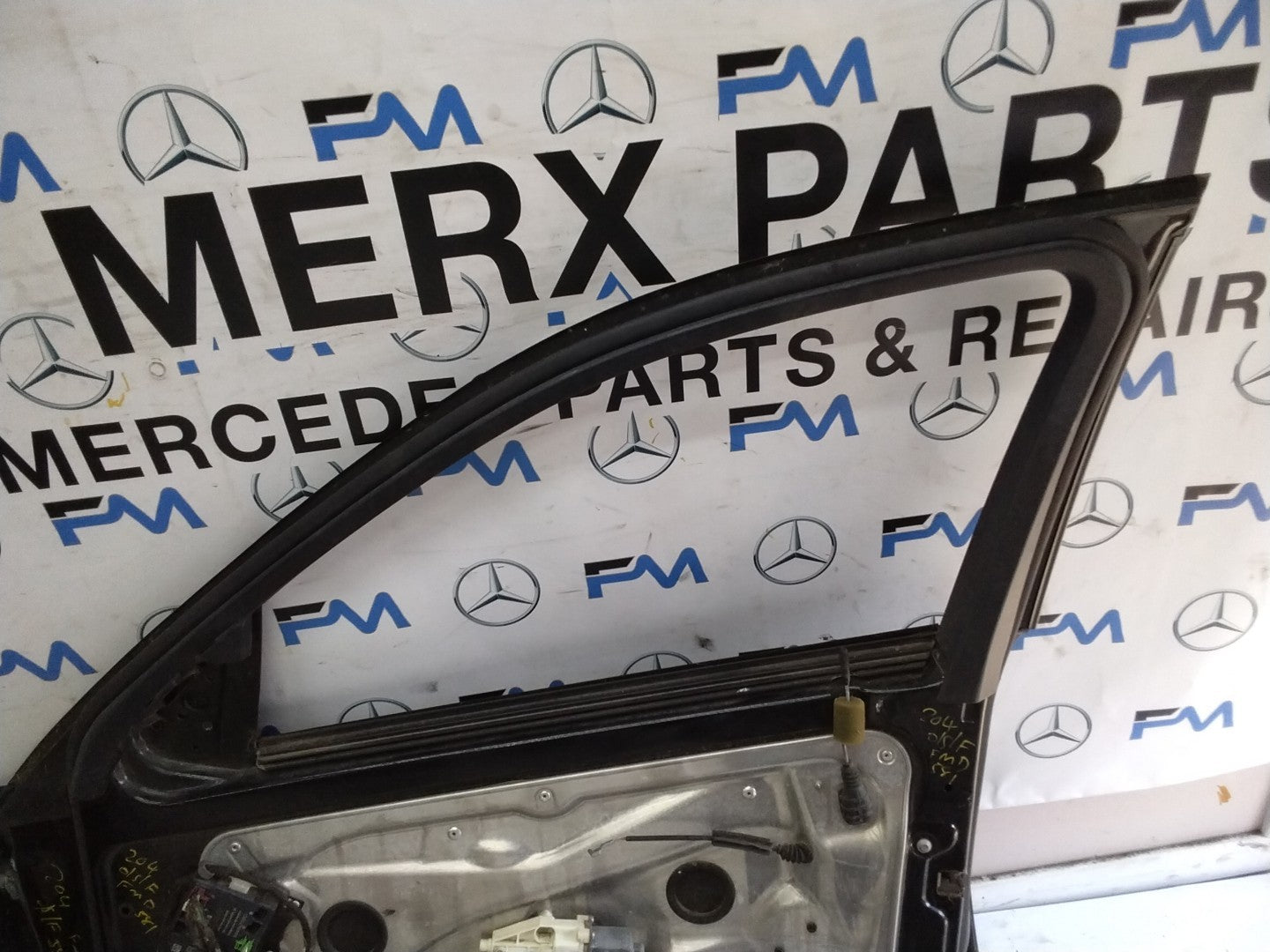 MERCEDES BENZ  C-CLASS W204 DRIVER FRONT DOOR OSF BLACK 2008-14  FMD581