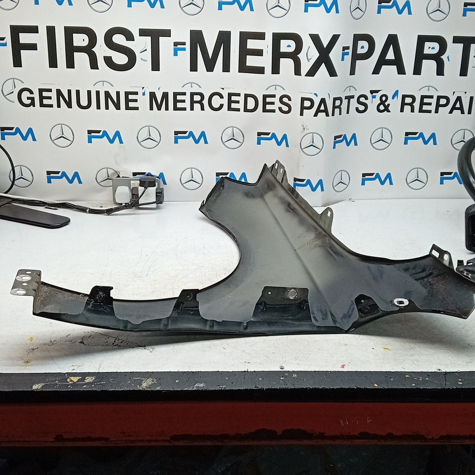MERCEDES BENZ   A-CLASS W176 OS RIGHT DRIVER SIDE WINGS A1768810201 FMW34
