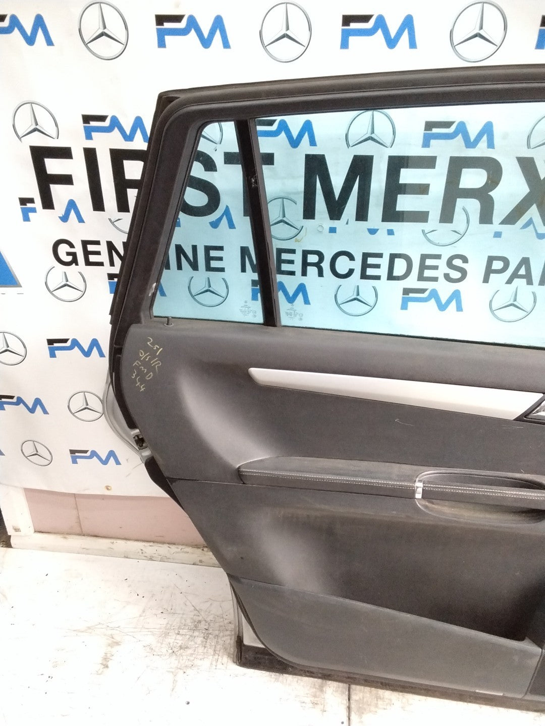 MERCEDES R-CLASS W251 PASSENGER REAR DOOR NSR SILVER 2005-12 COMPLETE FMD344