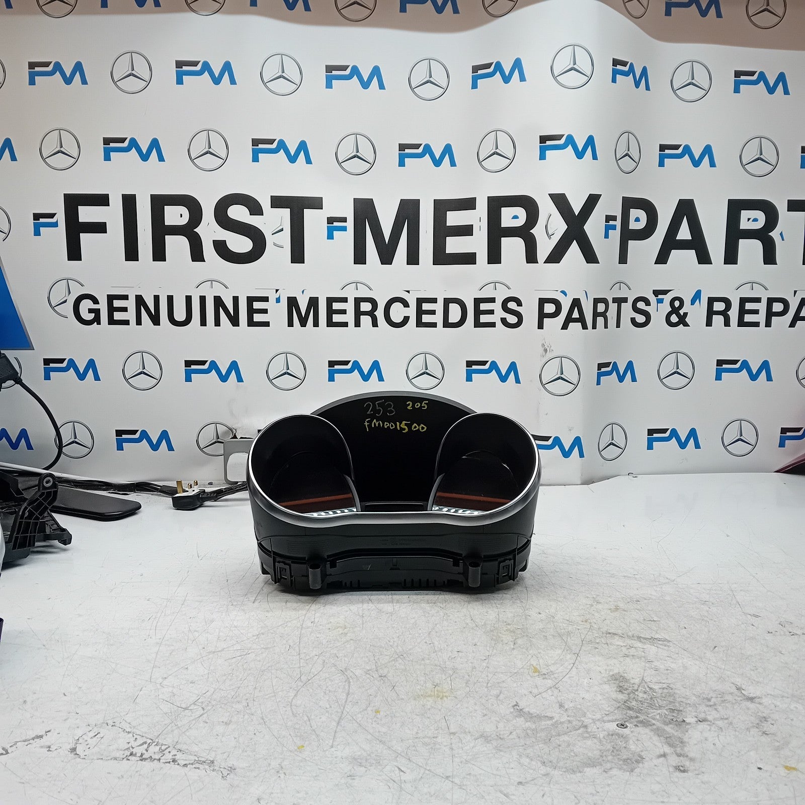 MERCEDES GLC W253  SPEEDOMETER INSTRUMENT CLUSTER BLACK A2059007133 FM001500
