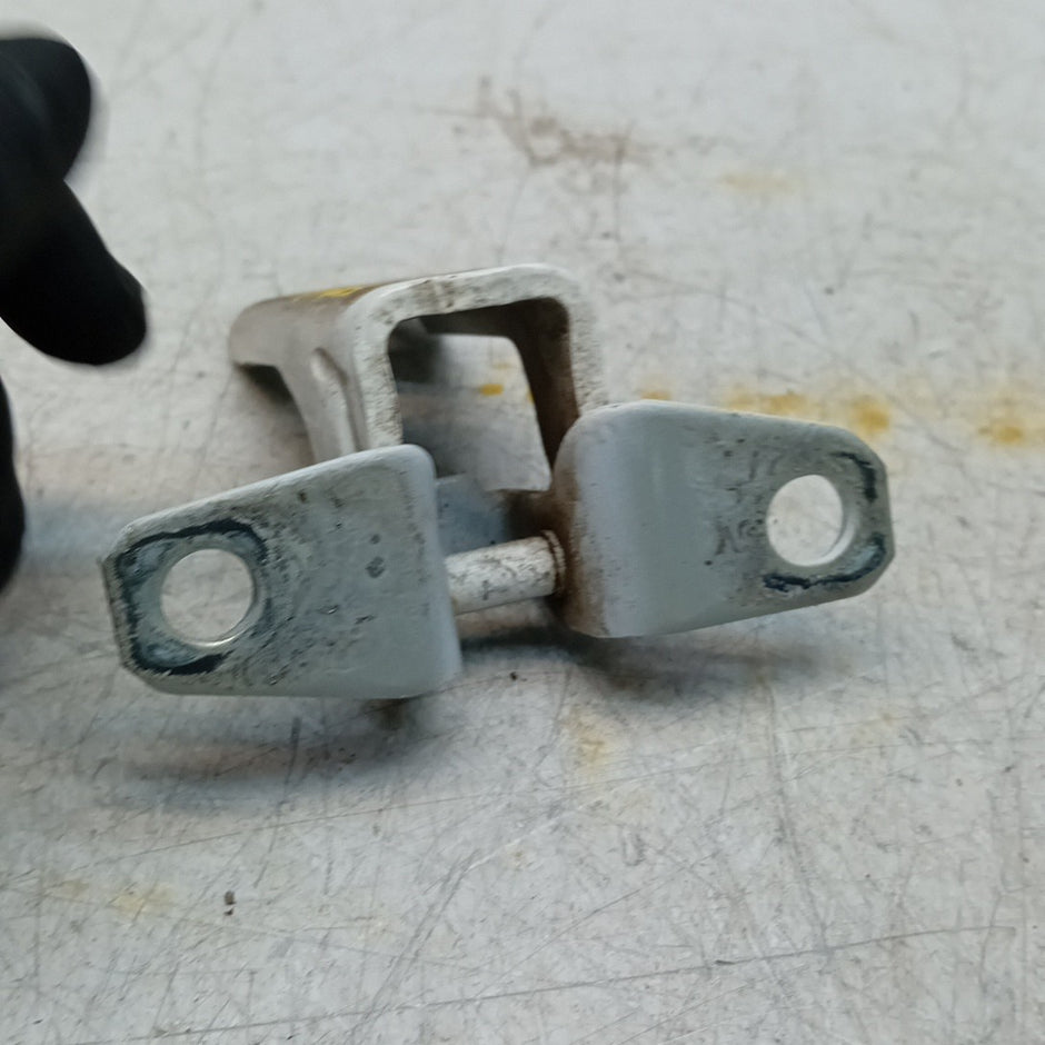 MITSUBISHI OUTLANDER MK3  FRONT DOOR HINGE PANEL A521 A046834 FM001640