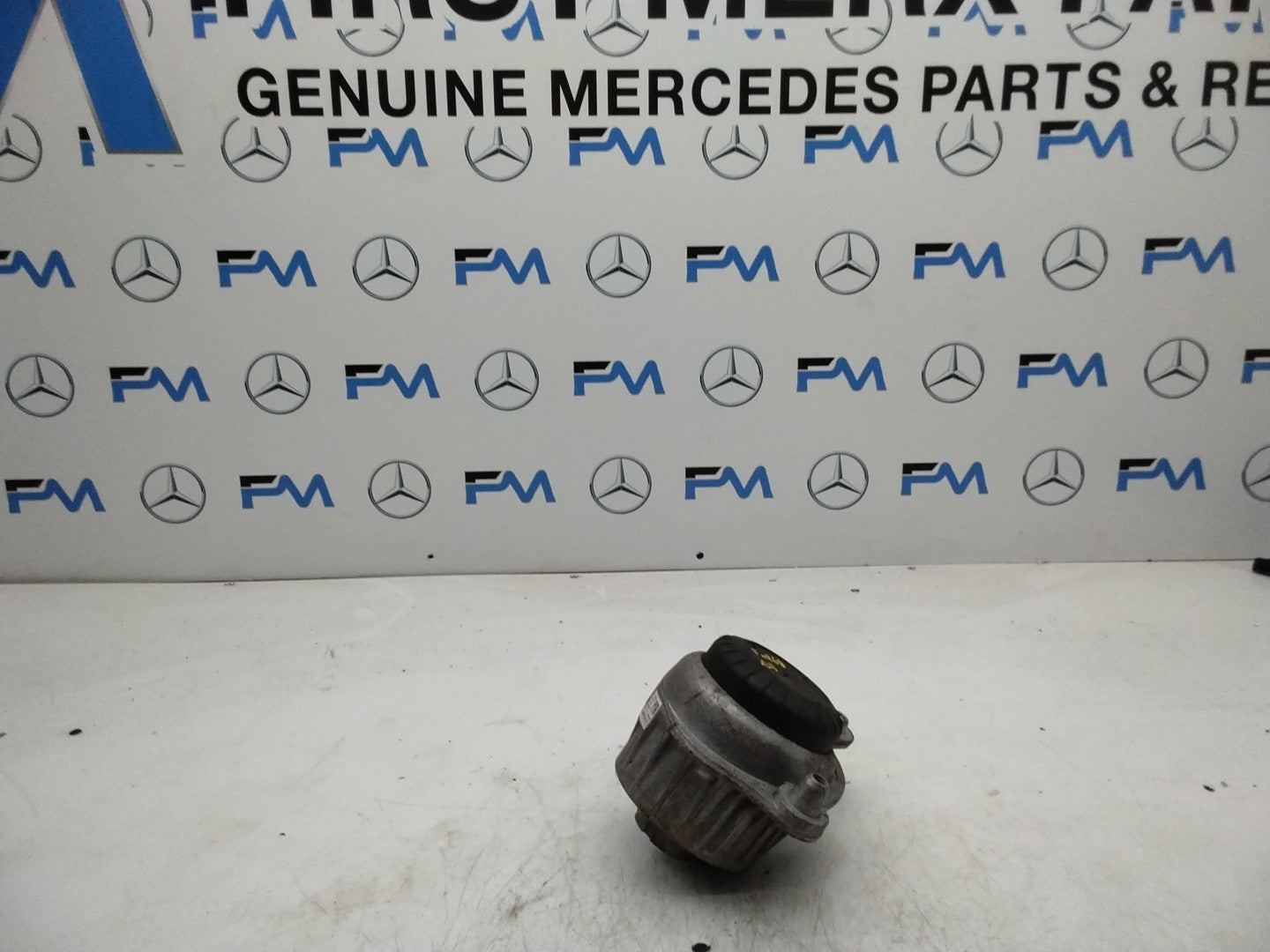 MERCEDES BENZ  E-CLASS W213 ENGINE SUPPORT BRACKET LEFT A2132400500 FMR68