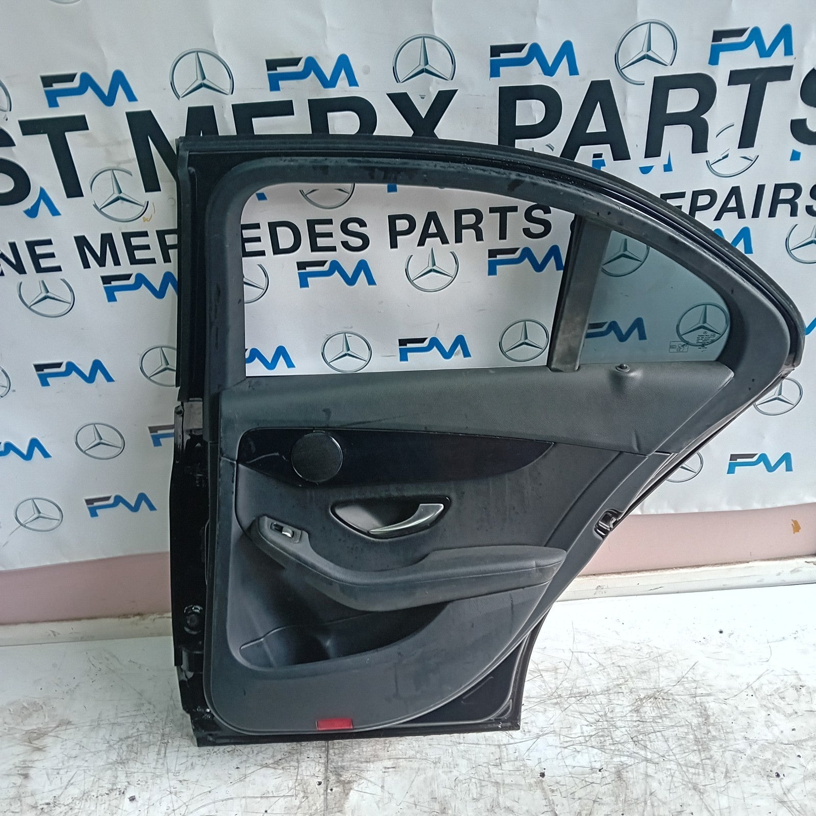 MERCEDES BENZ C-CLASS W205 DRIVER SIDE REAR DOOR O/S/R BLACK COMPLETE FMD142