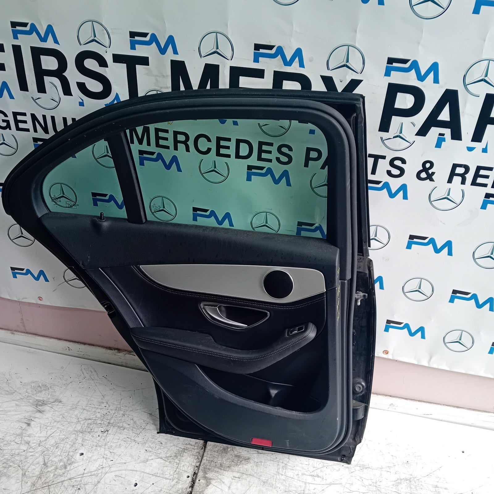 MERCEDES BENZ C-CLASS W205 PASSENGER SIDE REAR DOOR N/S/R BLACK  COMPLETE FMD148