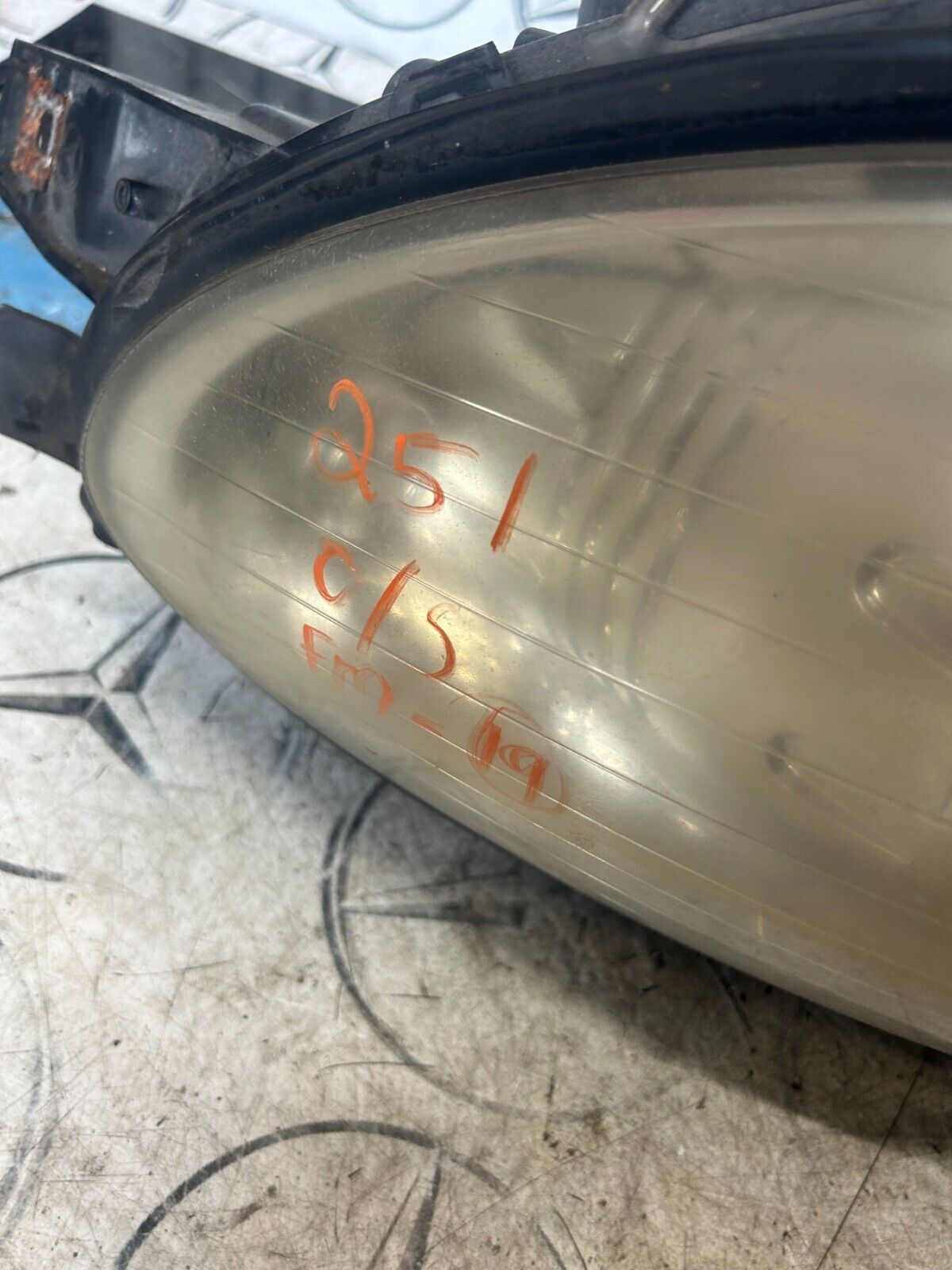 MERCEDES R CLASS W251 2005-2011  HEADLIGHT  DRIVERS O/S RIGHT A25182602 FMH19