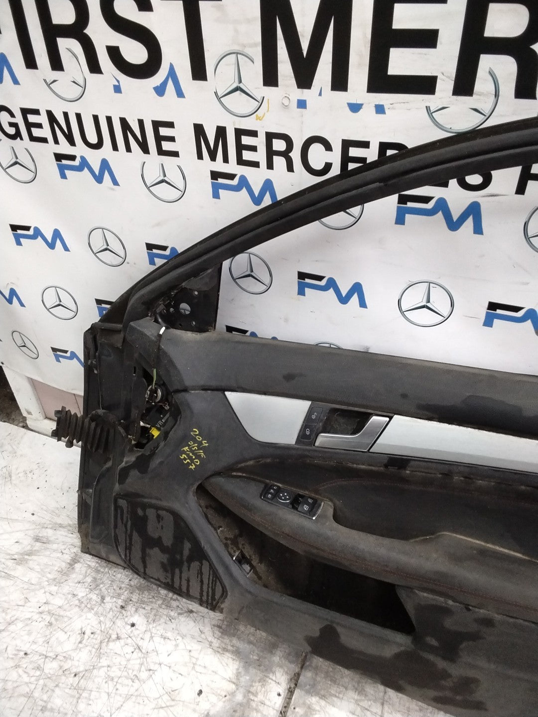 MERCEDES BENZ  C-CLASS W204 SLN DRIVER FRONT DOOR OSF GREY 2008-14 FMD557