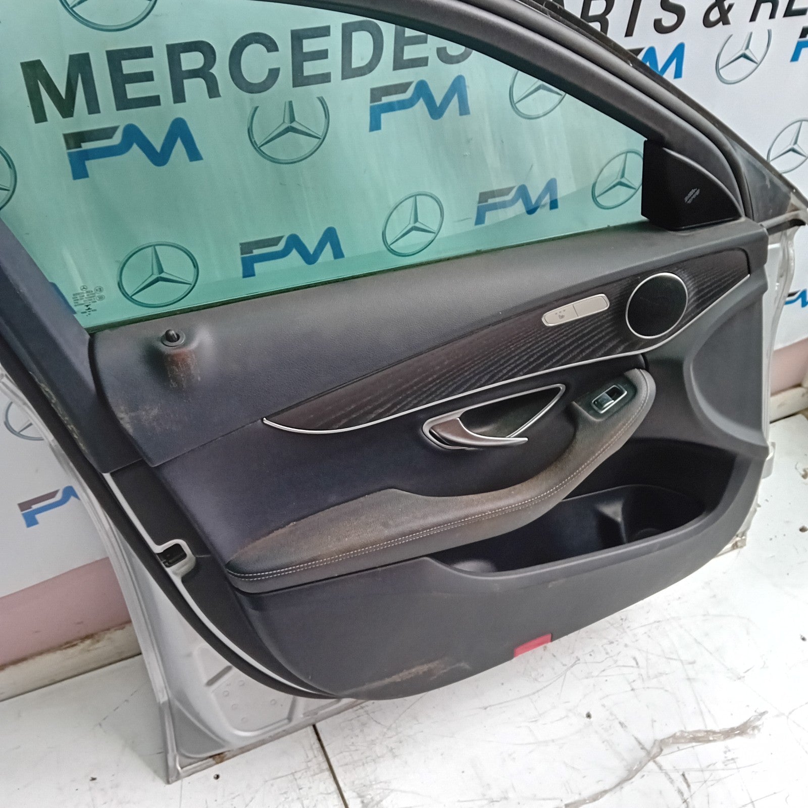MERCEDES BENZ C-CLASS W205 PASSENGER SIDE FRONT DOOR N/S/F COMPLETE SILVER FMD45