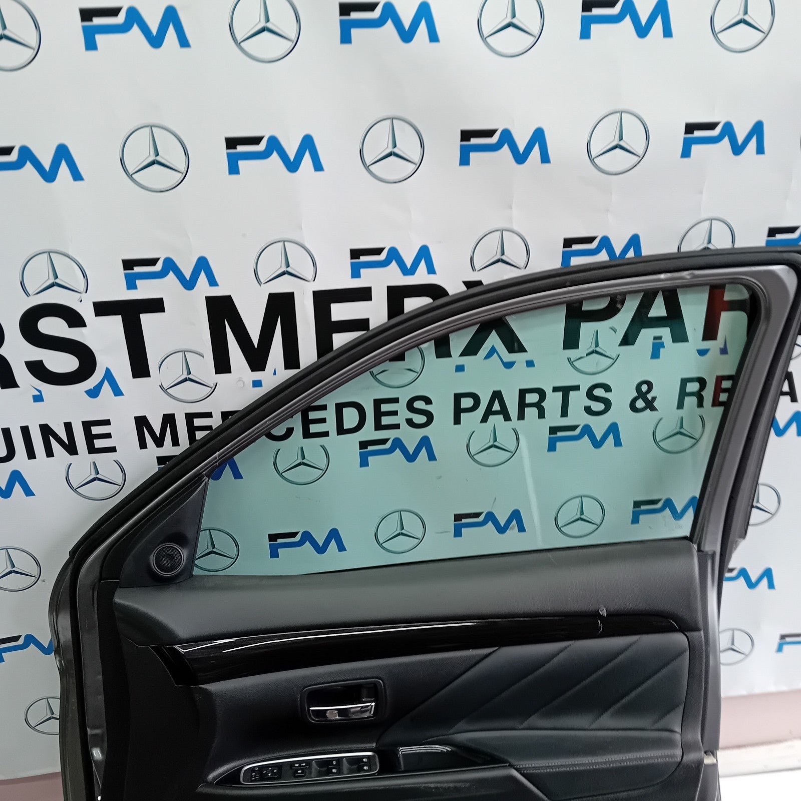 MITSUBISH OUTLANDER DRIVER SIDE FRONT DOOR O/S/F COMPLETE SILVER FMD36