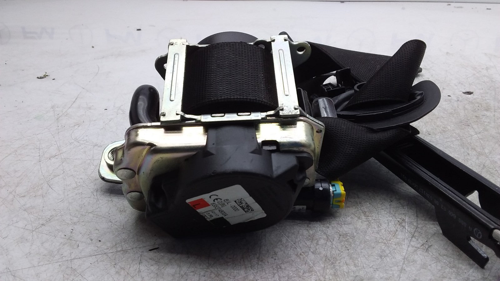  MERCEDES C-CLS W205 SEAT BELT FRONT LEFT PASSENGER SIDE NSF A2058600185 FMS515
