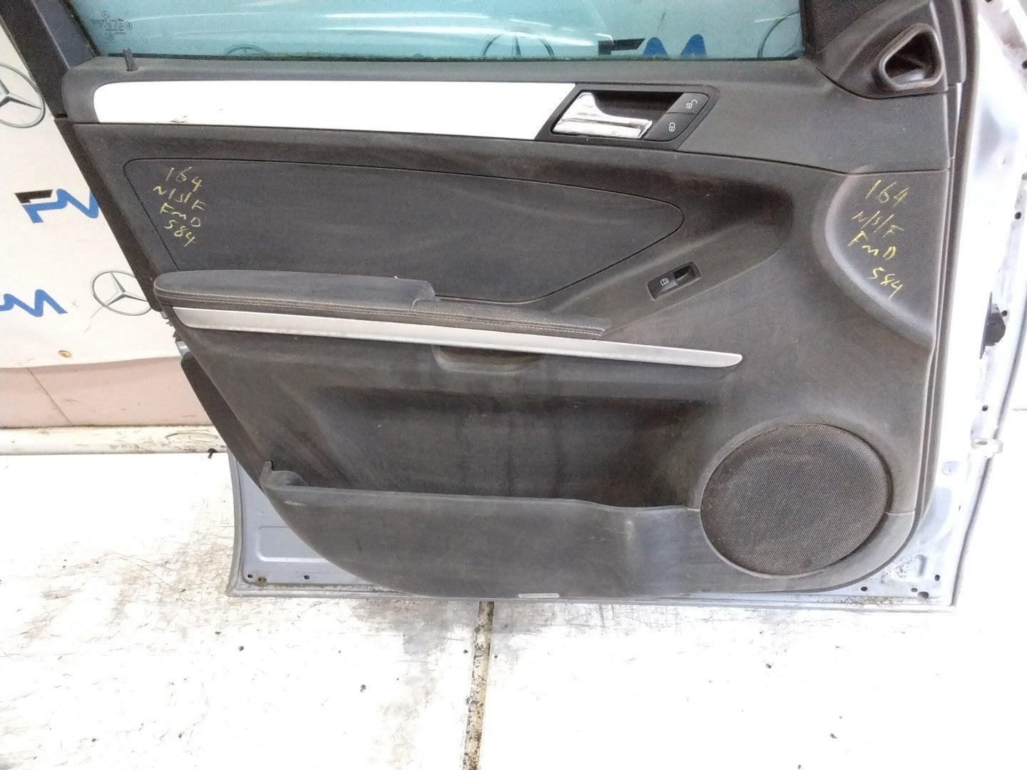 MERCEDES M-CLS W164  PASSENGER FRONT DOOR NSF SILVER 2005- 11 COMPLETE FMD584