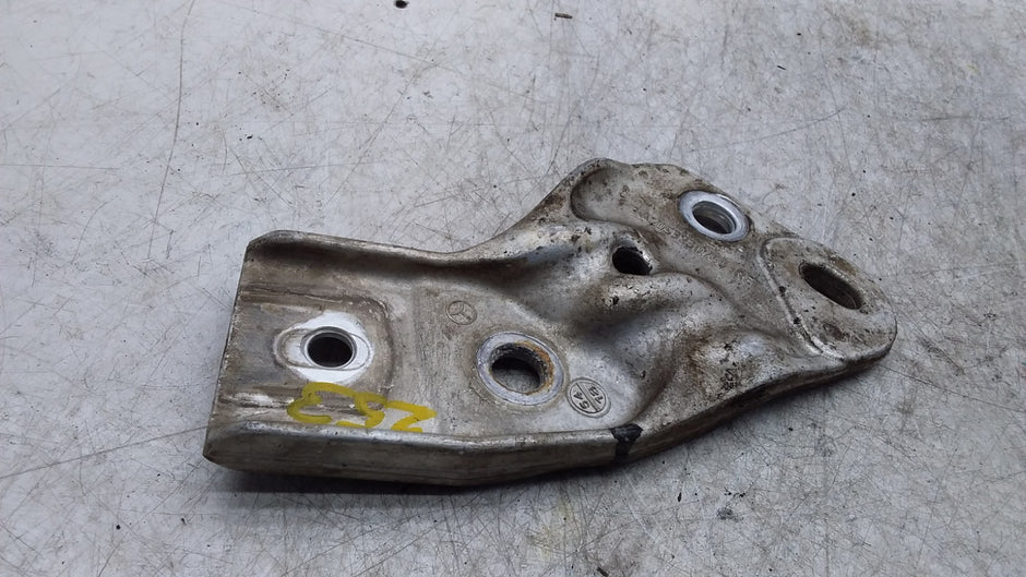 MERCEDES  C-CLASS W205 FRONT RIGHT SUBFRAME MOUNTING BRACKET A2053230240 FMR429