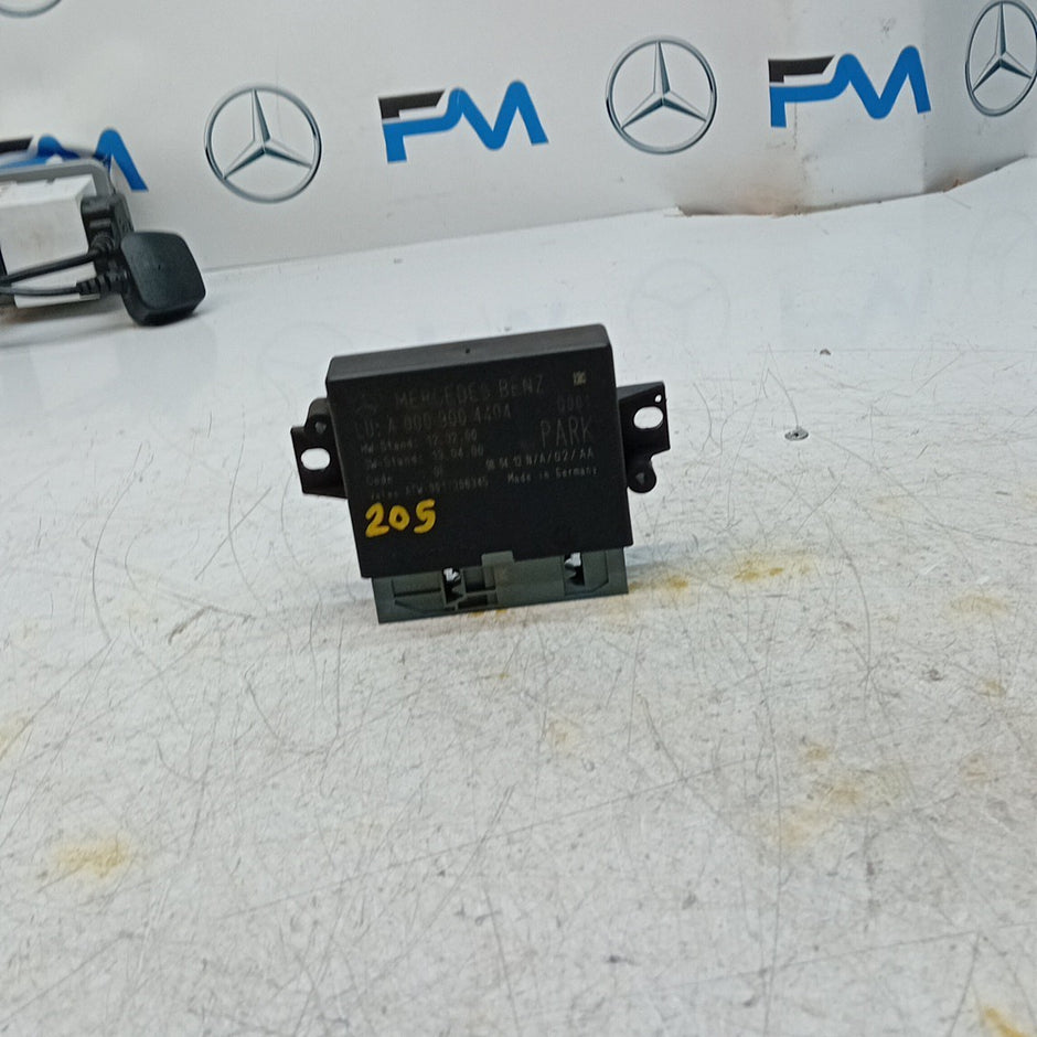 MERCEDES S C-CLASS PARKING SENSOR CONTROL MODULE W205 W222 A0009004404 FM001551