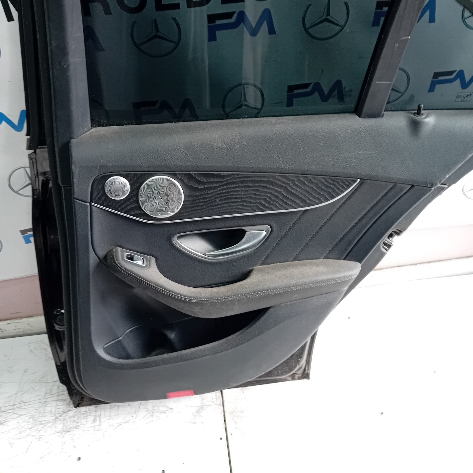 MERCEDES C-CLASS W205 SALOON DRIVER REAR DOOR OSR BLACK 2014 ON COMPLETE FMD194