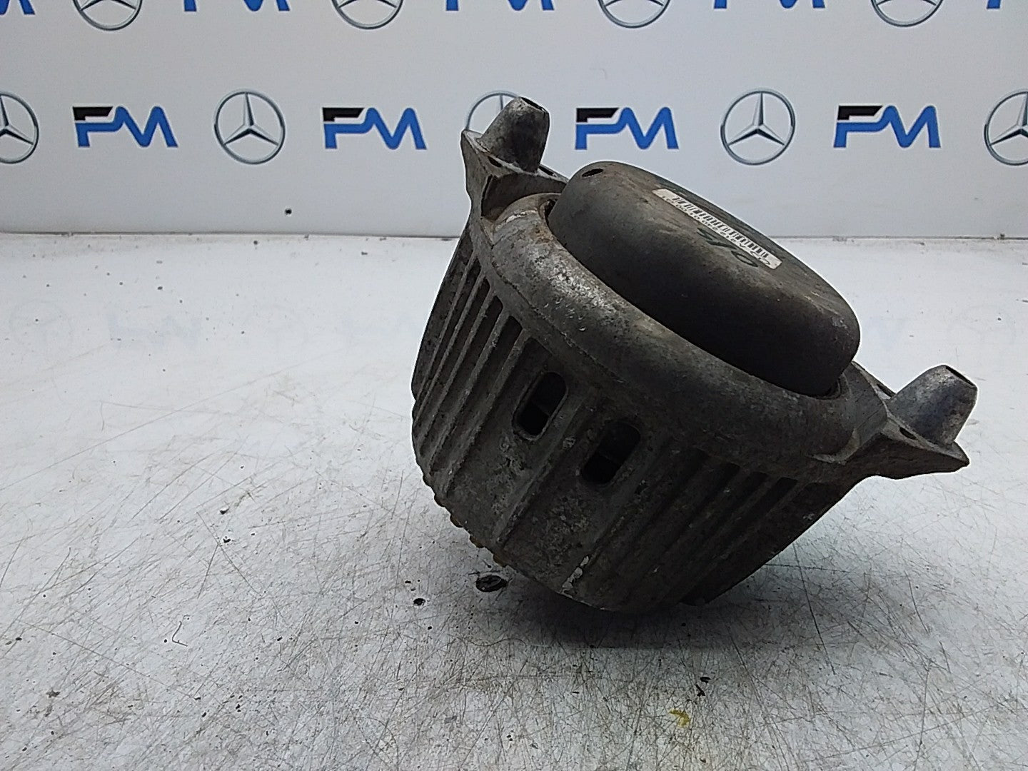 MERCEDES BENZ  E-CLASS  W212  ENGINE MOUNT RIGHT OS A2122400100 FMR349