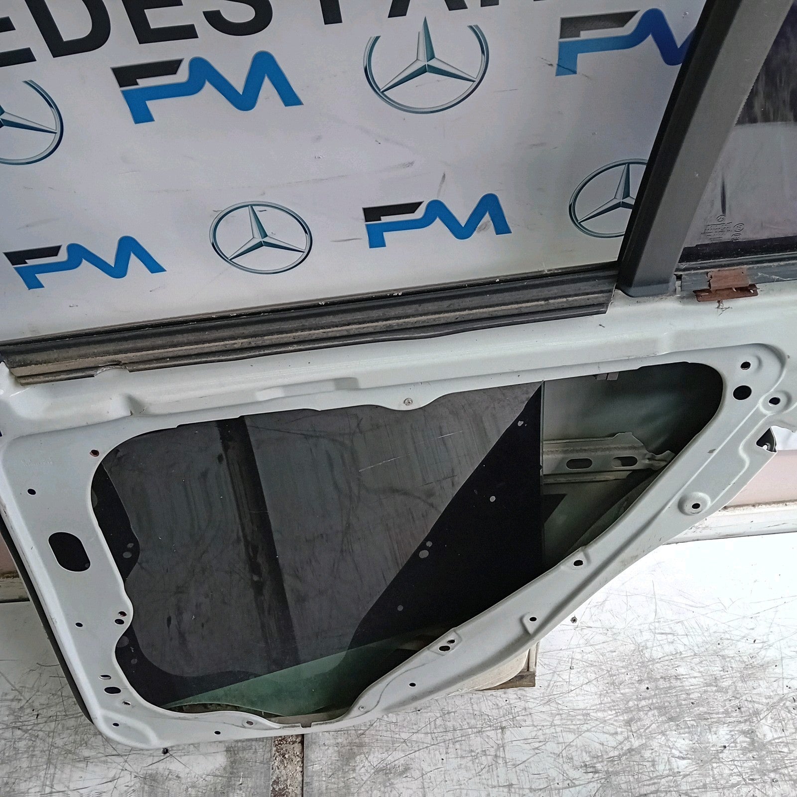 MERCEDES C-CLASS W204 SLN DRIVER REAR DOOR OSR WHITE 2009-2014 FMD437