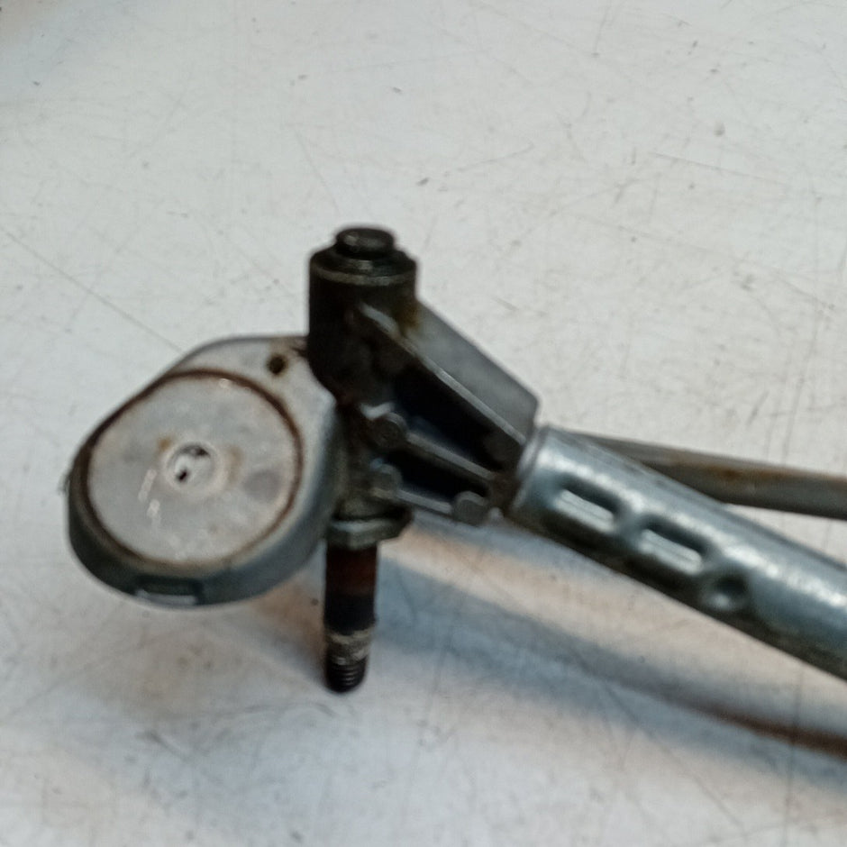 MERCEDES BENZ C-CLASS W204 WIPER MOTOR FRONT AND LINKAGE A2048201140 FM001601