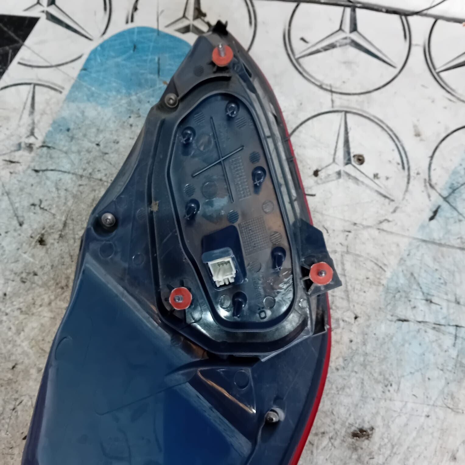 MERCEDES BENZ C-CLASS W205 SALOON REAR DRIVER SIDE ( OFF SIDE ) TAIL LIGHT